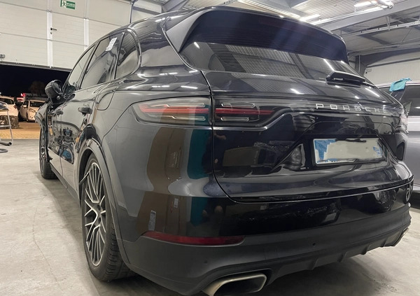 Porsche Cayenne cena 179000 przebieg: 85000, rok produkcji 2018 z Raszków małe 79